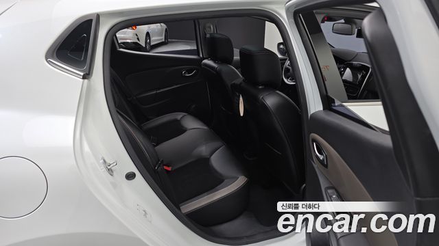 Renault Korea Clio Intens Panoramic 2019 — фото 11