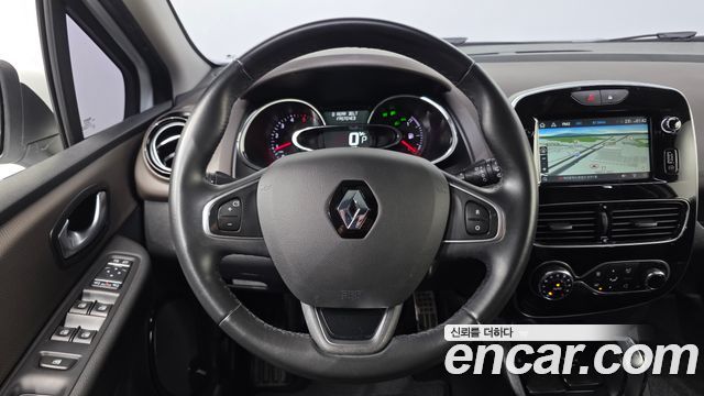Renault Korea Clio Intens Panoramic 2019 — фото 15