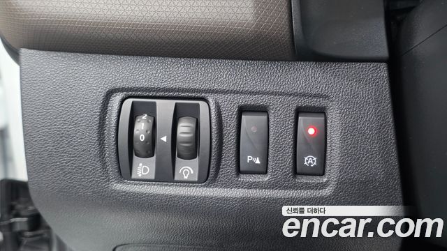 Renault Korea Clio Intens Panoramic 2019 — фото 20