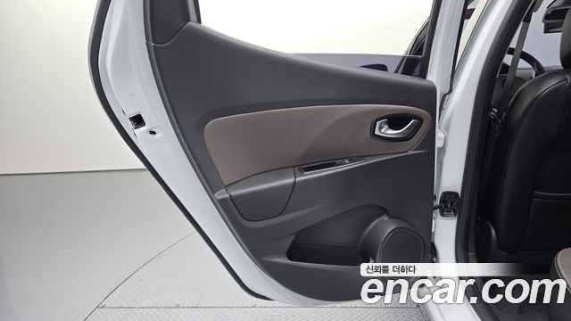 Renault Korea Clio Intens Panoramic 2019 — фото 25