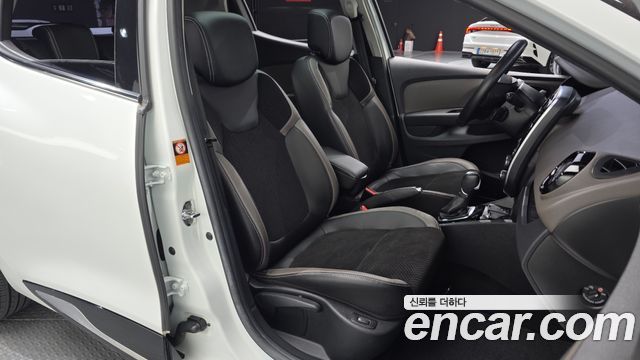 Renault Korea Clio Intens Panoramic 2019 — фото 26