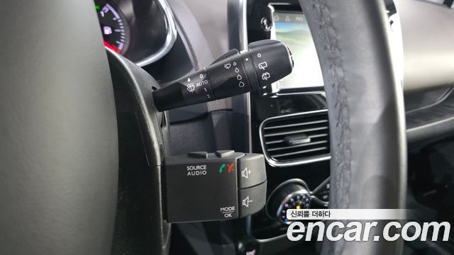 Renault Korea Clio Intens Panoramic 2019 — фото 27