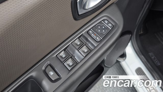 Renault Korea Clio Intens Panoramic 2019 — фото 29