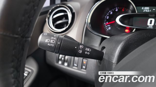 Renault Korea Clio Intens Panoramic 2019 — фото 30
