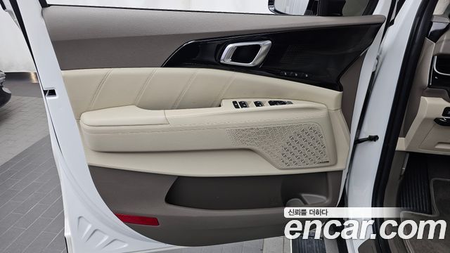 Kia Carnival (IV) HEV 9-Seater Hi-Limousine (Special vehicle) 2025 — фото 24