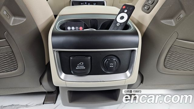Kia Carnival (IV) HEV 9-Seater Hi-Limousine (Special vehicle) 2025 — фото 31