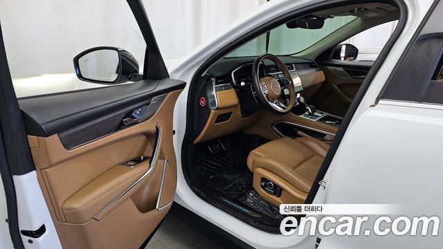 Jaguar F-PACE D200 SE 2022 — фото 10