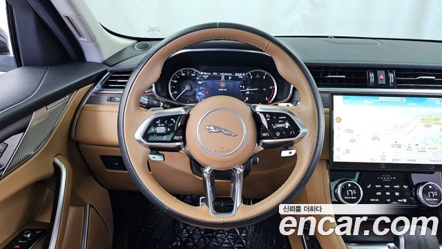 Jaguar F-PACE D200 SE 2022 — фото 13