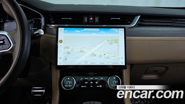 Jaguar F-PACE D200 SE 2022 — фото 14