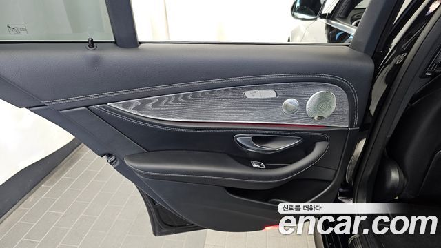 Mercedes-Benz E-Class (W213) E350 4MATIC AMG Line 2022 — фото 25