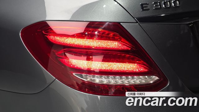 Mercedes-Benz E-Class (W213) E300 4MATIC Exclusive 2020 — фото 23