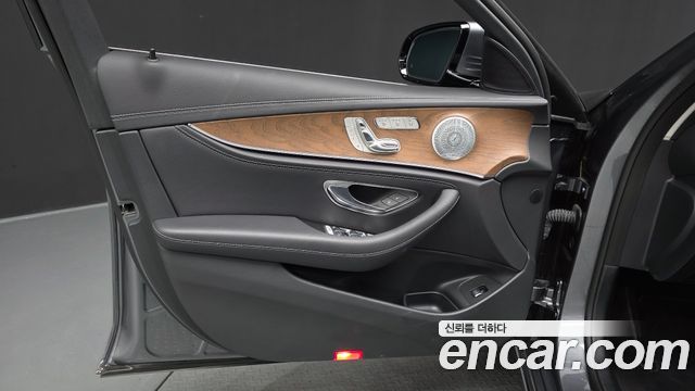Mercedes-Benz E-Class (W213) E300 4MATIC Exclusive 2020 — фото 24