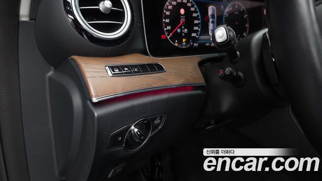 Mercedes-Benz E-Class (W213) E300 4MATIC Exclusive 2020 — фото 29