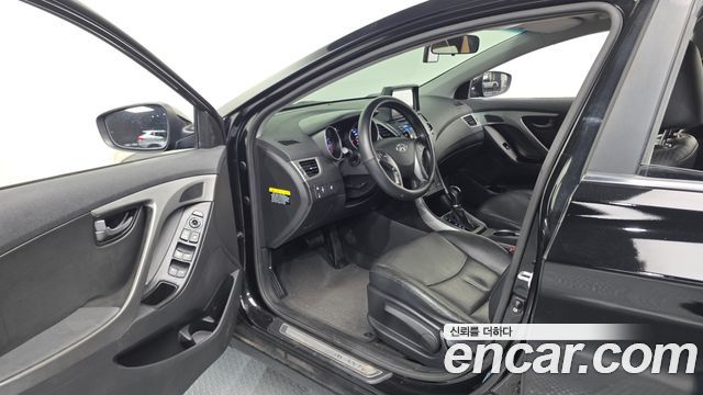Hyundai Avante 1.6 GDi Smart Standard 2015 — фото 10