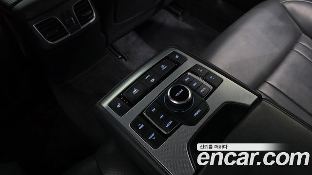 Genesis G80 3.3 GDI AWD Premium Luxury 2017 — фото 16