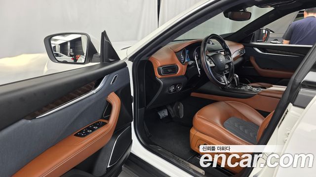 Maserati Levante 3.0 AWD GranLusso 2019 — фото 10