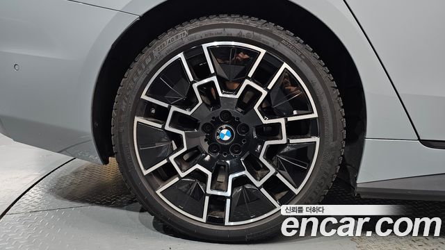 BMW i4 eDrive40 M Sports 2025 — фото 21