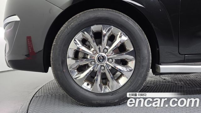 KG Mobility (SsangYong) Korando Turismo 4WD TX 11-seater 2016 — фото 5