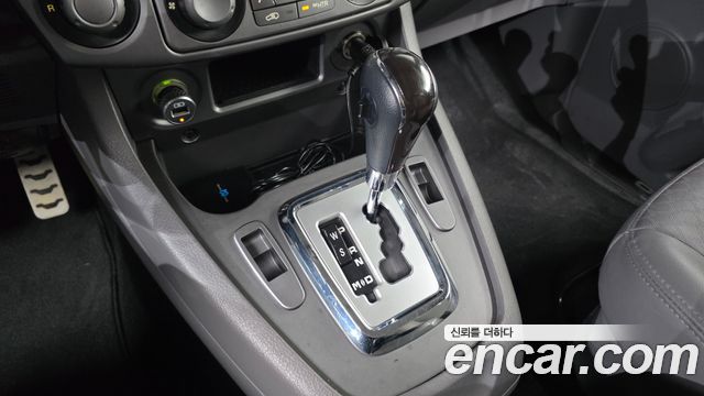 KG Mobility (SsangYong) Korando Turismo 4WD TX 11-seater 2016 — фото 9