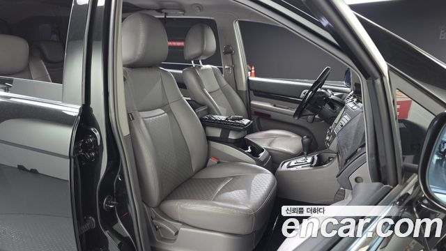 KG Mobility (SsangYong) Korando Turismo 4WD TX 11-seater 2016 — фото 11