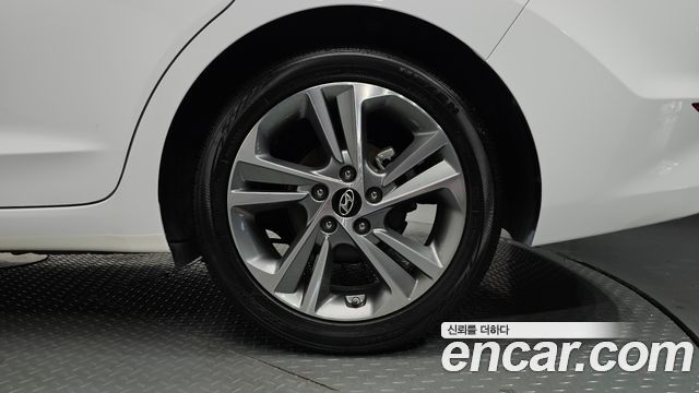 Hyundai Avante (AD) 1.6 GDI Value Plus 2017 — фото 22