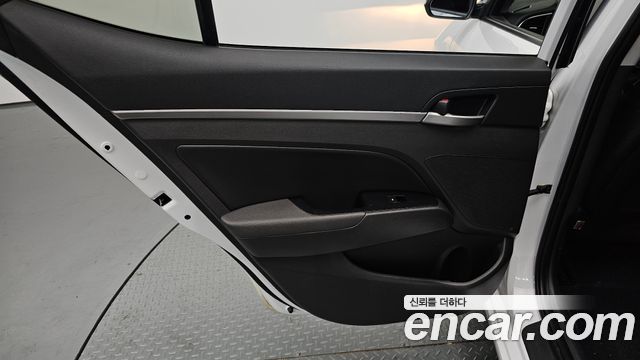 Hyundai Avante (AD) 1.6 GDI Value Plus 2017 — фото 26