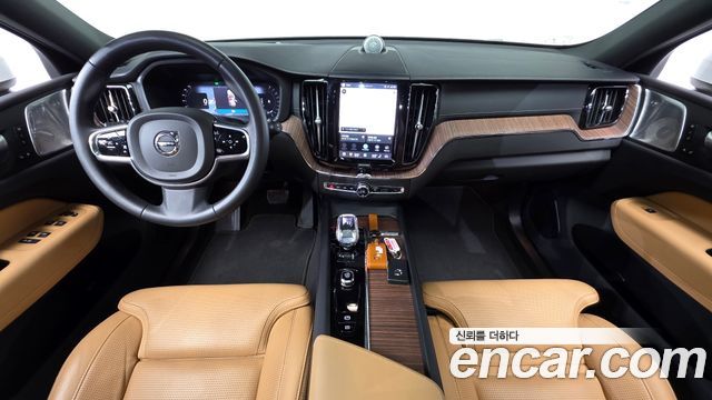 Volvo XC60 (II) B5 Ultimate Bright 2024 — фото 7