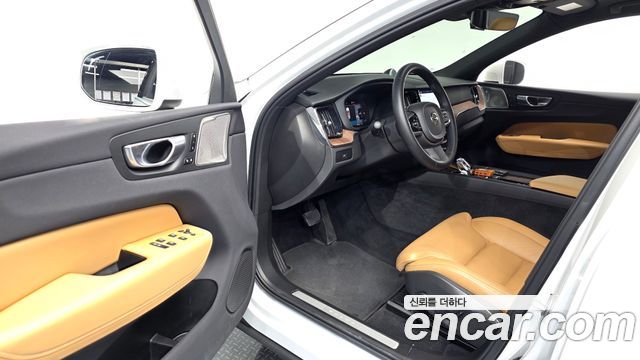 Volvo XC60 (II) B5 Ultimate Bright 2024 — фото 10