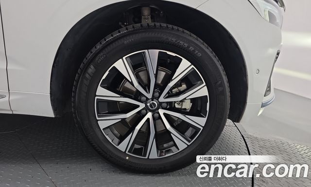 Volvo XC60 (II) B5 Ultimate Bright 2024 — фото 27