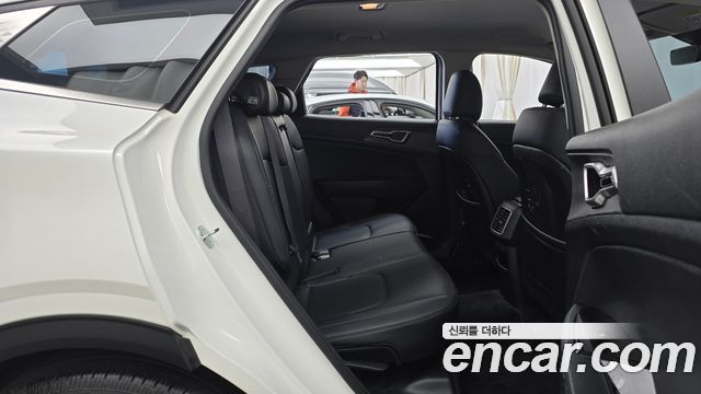 Kia Sportage (V) Diesel 2.0 2WD Prestige 2023 — фото 11