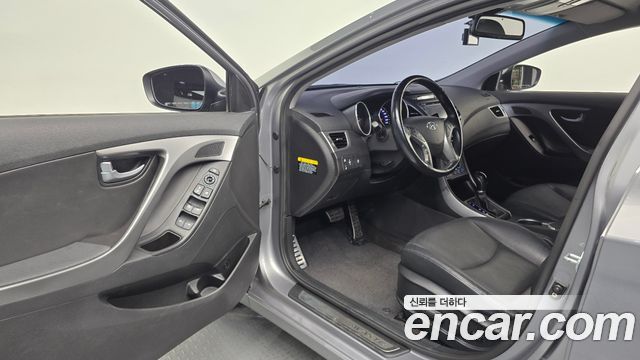 Hyundai Avante 1.6 GDi Premium Standard 2014 — фото 11