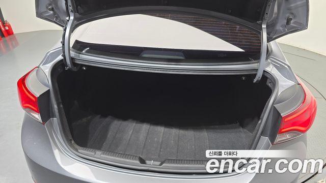 Hyundai Avante 1.6 GDi Premium Standard 2014 — фото 20