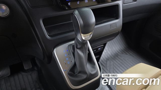 Hyundai Staria Tourer 11-Seater Modern 2024 — фото 9
