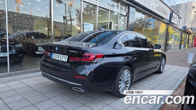 BMW 5 Series (G30) 530e Luxury 2023 — фото 2