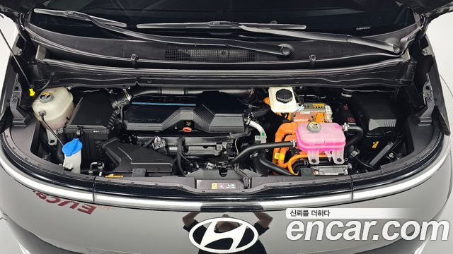 Hyundai Staria HEV 1.6 Tourer 11-Seater Modern 2025 — фото 6