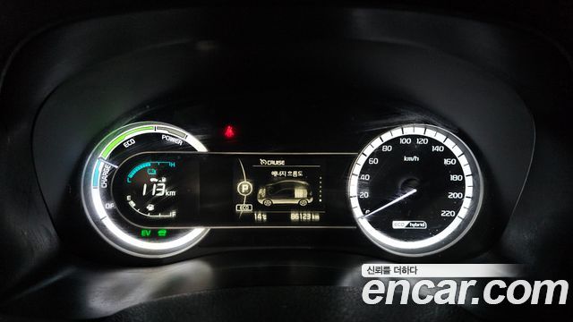 Kia Niro Prestige 2018 — фото 8