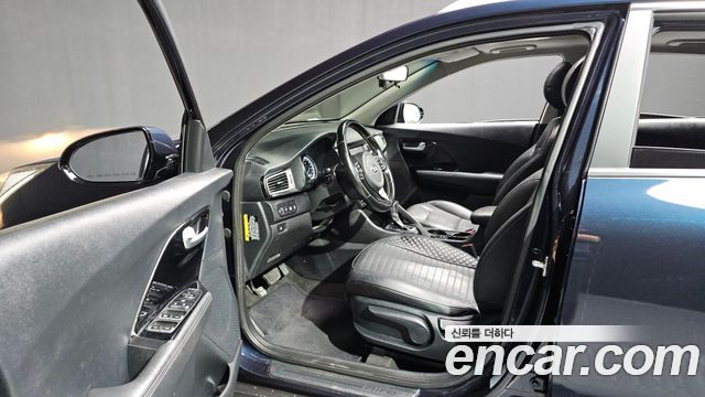 Kia Niro Prestige 2018 — фото 10