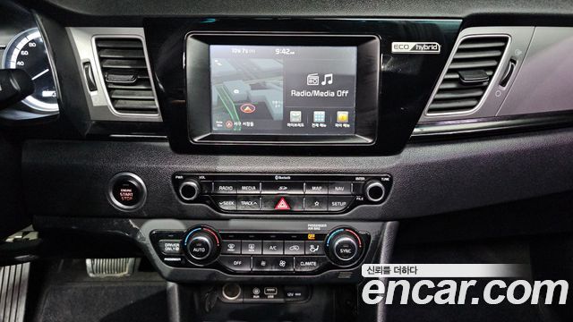 Kia Niro Prestige 2018 — фото 12