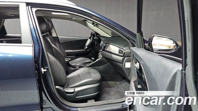 Kia Niro Prestige 2018 — фото 19