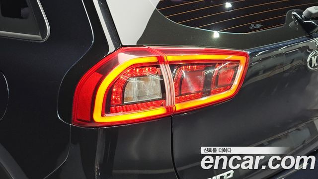 Kia Niro Prestige 2018 — фото 23