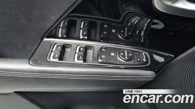 Kia Niro Prestige 2018 — фото 29