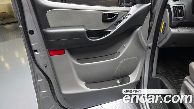 Hyundai Grand Starex Van 5-Seater Style 2019 — фото 25