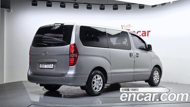 Hyundai Grand Starex 5-Seater VAN CVX Luxury 2012 — фото 2