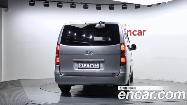 Hyundai Grand Starex 5-Seater VAN CVX Luxury 2012 — фото 4