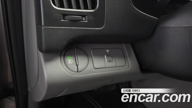 Hyundai Grand Starex 5-Seater VAN CVX Luxury 2012 — фото 17