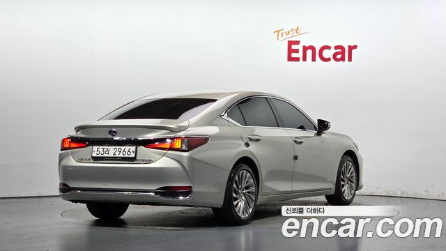 Lexus ES300h (VII) Luxury Plus 2019 — фото 2
