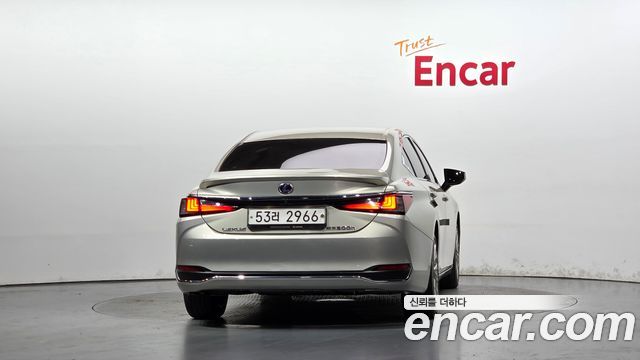 Lexus ES300h (VII) Luxury Plus 2019 — фото 4