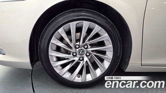 Lexus ES300h (VII) Luxury Plus 2019 — фото 5