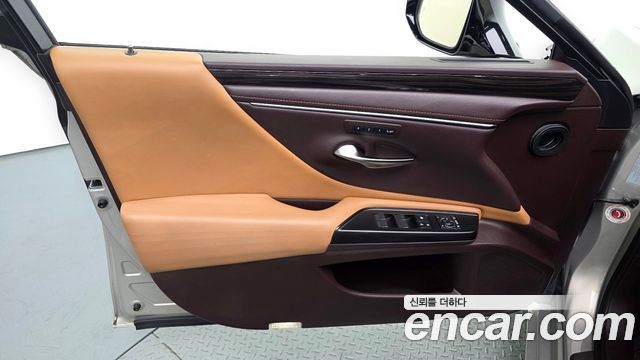 Lexus ES300h (VII) Luxury Plus 2019 — фото 24