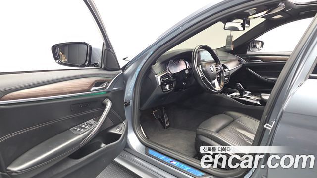 BMW 5 Series (G30) 520d xDrive M Sport Package Plus 2017 — фото 10